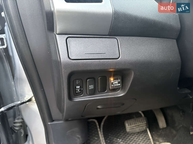 Внедорожник / Кроссовер Mitsubishi Outlander XL 2008 в Киеве