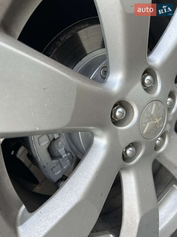 Внедорожник / Кроссовер Mitsubishi Outlander XL 2011 в Луцке