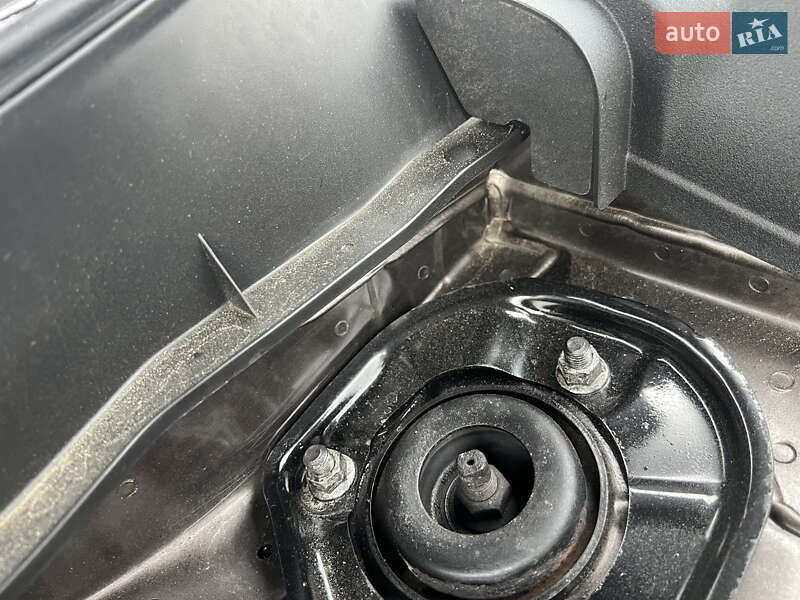 Внедорожник / Кроссовер Mitsubishi Outlander XL 2011 в Луцке