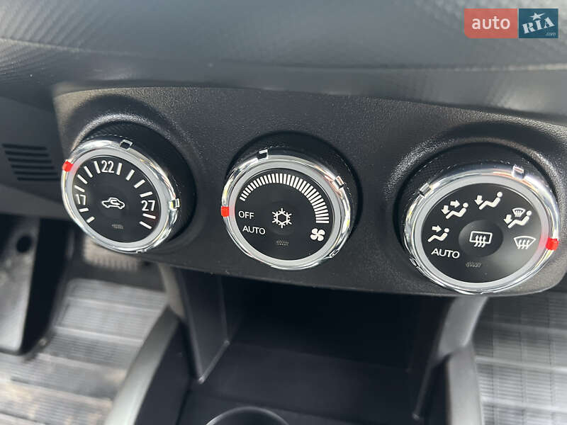 Внедорожник / Кроссовер Mitsubishi Outlander XL 2011 в Луцке