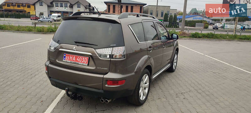 Внедорожник / Кроссовер Mitsubishi Outlander XL 2011 в Луцке