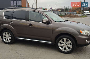 Внедорожник / Кроссовер Mitsubishi Outlander XL 2011 в Луцке