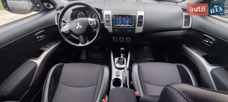 Внедорожник / Кроссовер Mitsubishi Outlander XL 2011 в Луцке