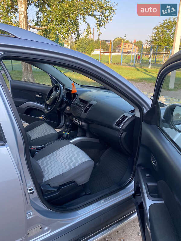 Внедорожник / Кроссовер Mitsubishi Outlander XL 2009 в Дрогобыче фото 2 Внедорожник / Кроссовер Mitsubishi Outlander XL 2009 в Дрогобыче