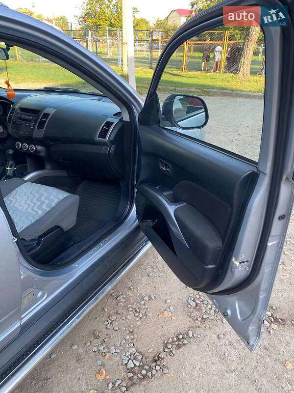 Внедорожник / Кроссовер Mitsubishi Outlander XL 2009 в Дрогобыче фото 5 Внедорожник / Кроссовер Mitsubishi Outlander XL 2009 в Дрогобыче