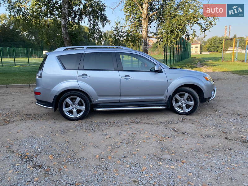 Внедорожник / Кроссовер Mitsubishi Outlander XL 2009 в Дрогобыче фото 13 Внедорожник / Кроссовер Mitsubishi Outlander XL 2009 в Дрогобыче
