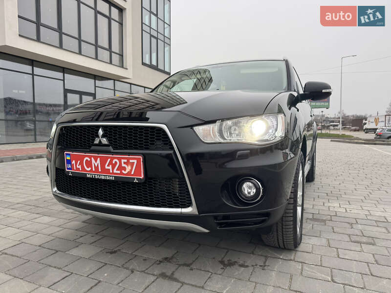 Позашляховик / Кросовер Mitsubishi Outlander XL 2011 в Івано-Франківську