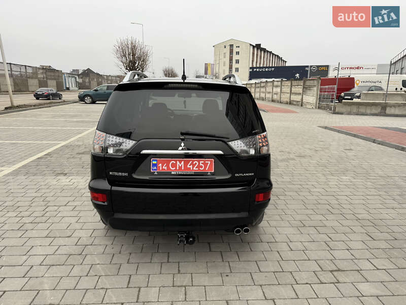 Позашляховик / Кросовер Mitsubishi Outlander XL 2011 в Івано-Франківську