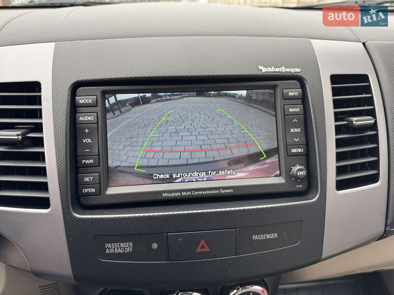 Позашляховик / Кросовер Mitsubishi Outlander XL 2011 в Івано-Франківську