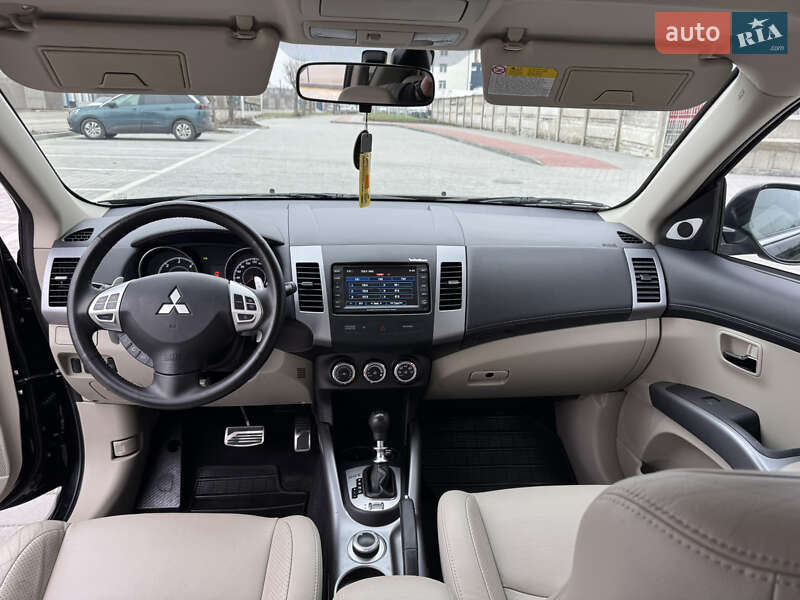 Позашляховик / Кросовер Mitsubishi Outlander XL 2011 в Івано-Франківську