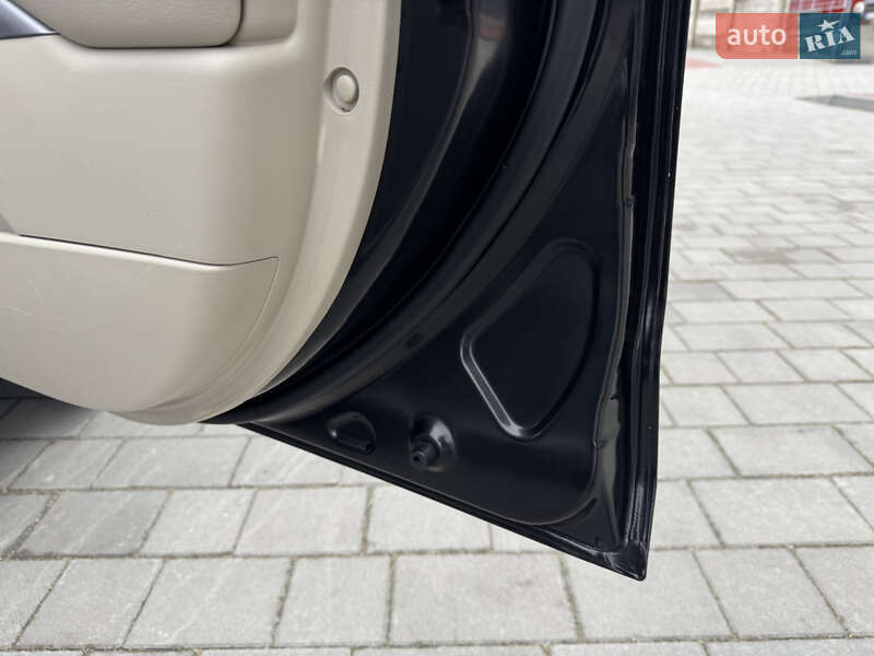 Позашляховик / Кросовер Mitsubishi Outlander XL 2011 в Івано-Франківську