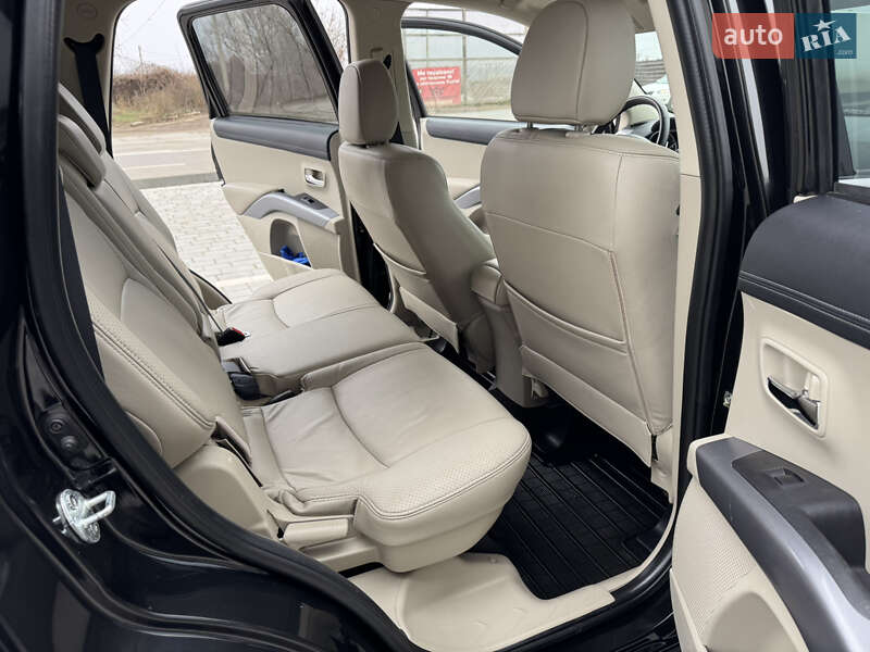 Позашляховик / Кросовер Mitsubishi Outlander XL 2011 в Івано-Франківську