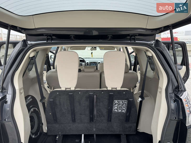 Позашляховик / Кросовер Mitsubishi Outlander XL 2011 в Івано-Франківську