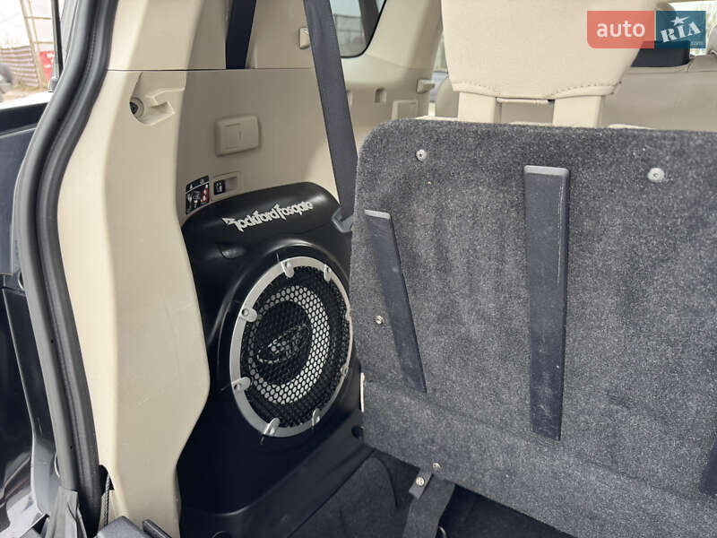 Позашляховик / Кросовер Mitsubishi Outlander XL 2011 в Івано-Франківську