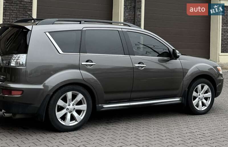 Внедорожник / Кроссовер Mitsubishi Outlander XL 2011 в Киеве