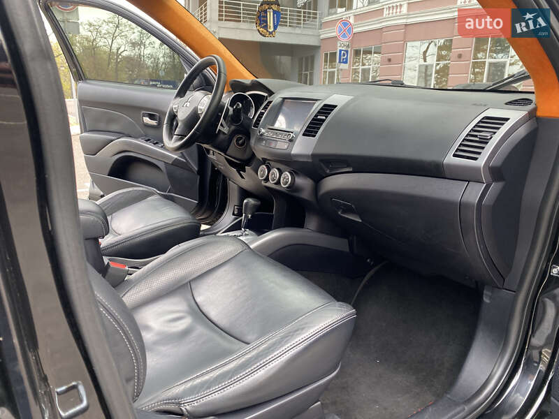 Позашляховик / Кросовер Mitsubishi Outlander XL 2008 в Одесі