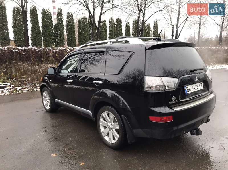 Позашляховик / Кросовер Mitsubishi Outlander XL 2008 в Луцьку