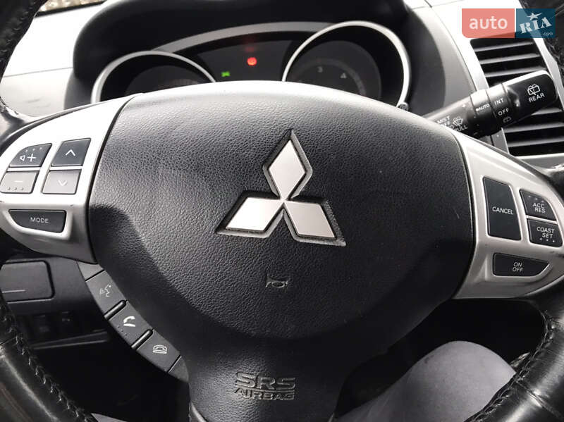 Позашляховик / Кросовер Mitsubishi Outlander XL 2008 в Луцьку