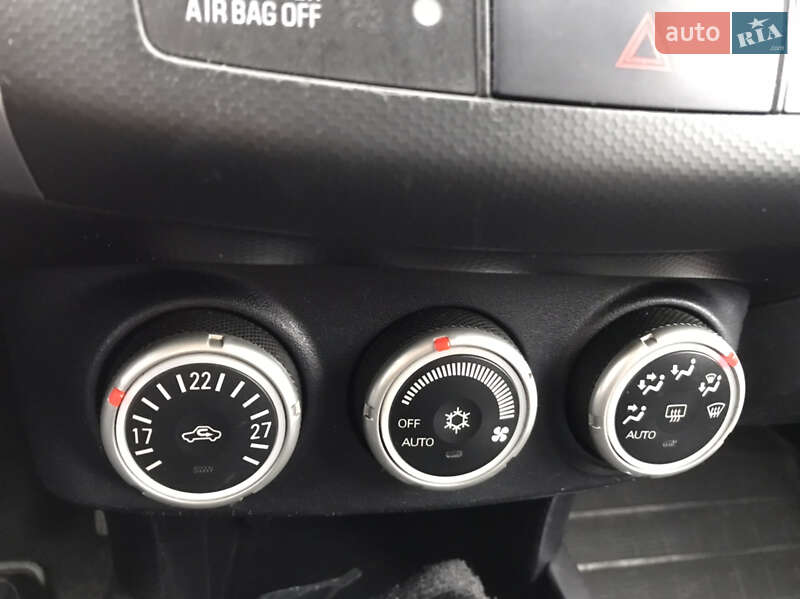 Позашляховик / Кросовер Mitsubishi Outlander XL 2008 в Луцьку