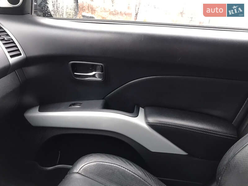 Позашляховик / Кросовер Mitsubishi Outlander XL 2008 в Луцьку