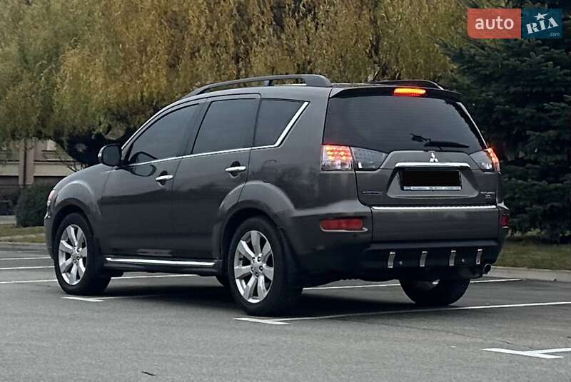 Внедорожник / Кроссовер Mitsubishi Outlander XL 2011 в Киеве