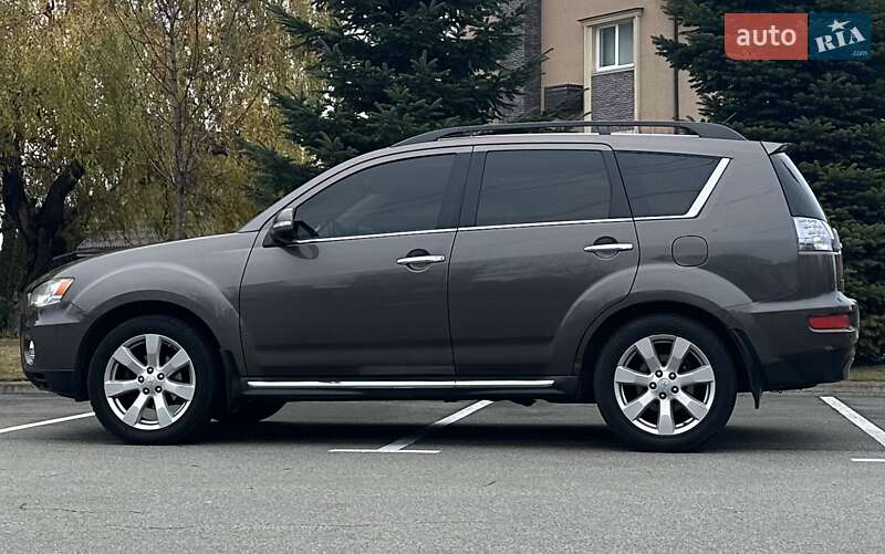 Внедорожник / Кроссовер Mitsubishi Outlander XL 2011 в Киеве