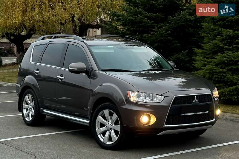 Внедорожник / Кроссовер Mitsubishi Outlander XL 2011 в Киеве