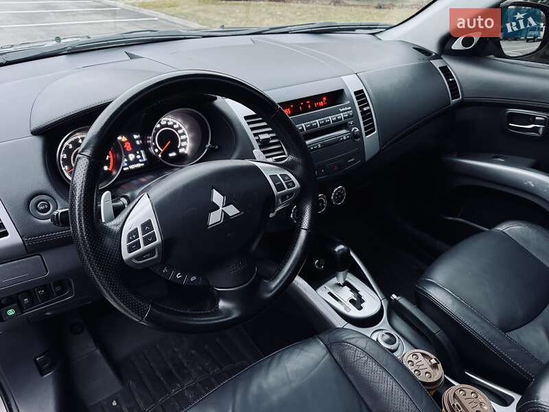 Внедорожник / Кроссовер Mitsubishi Outlander XL 2011 в Киеве