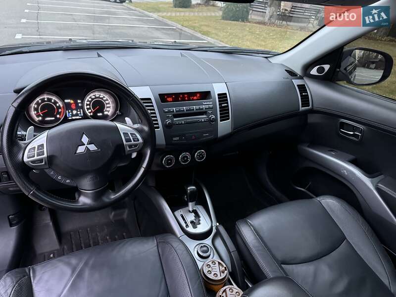 Внедорожник / Кроссовер Mitsubishi Outlander XL 2011 в Киеве