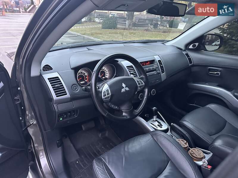 Внедорожник / Кроссовер Mitsubishi Outlander XL 2011 в Киеве