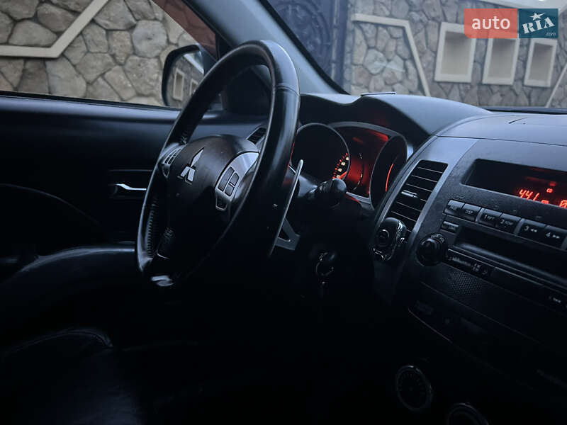 Внедорожник / Кроссовер Mitsubishi Outlander XL 2007 в Черновцах