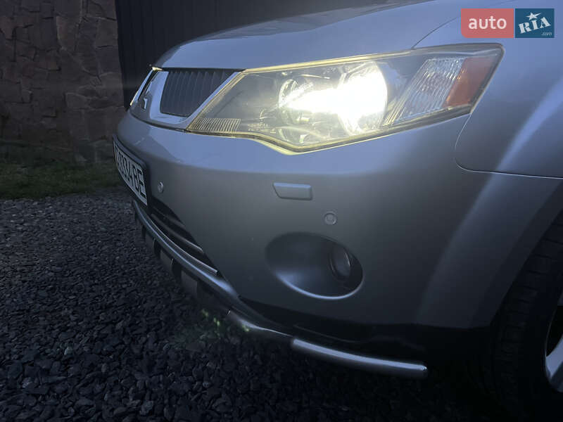 Внедорожник / Кроссовер Mitsubishi Outlander XL 2007 в Черновцах