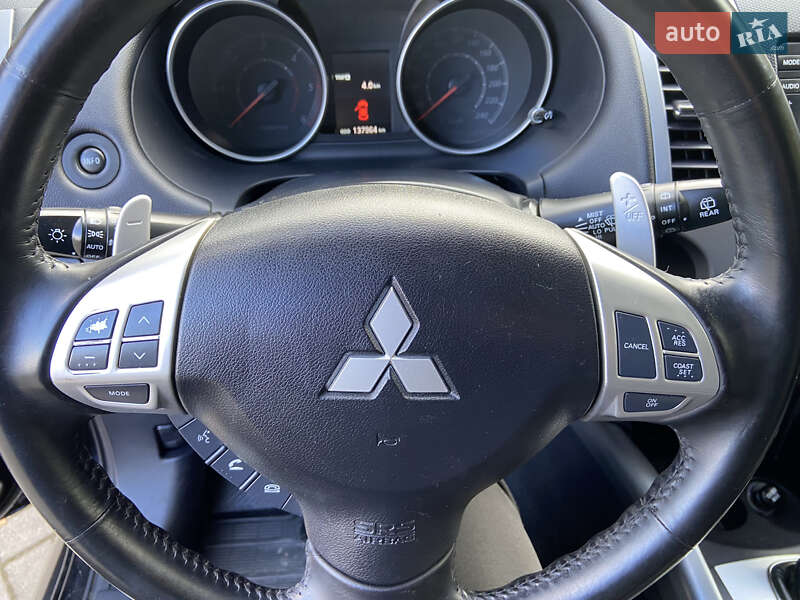 Позашляховик / Кросовер Mitsubishi Outlander XL 2011 в Дрогобичі