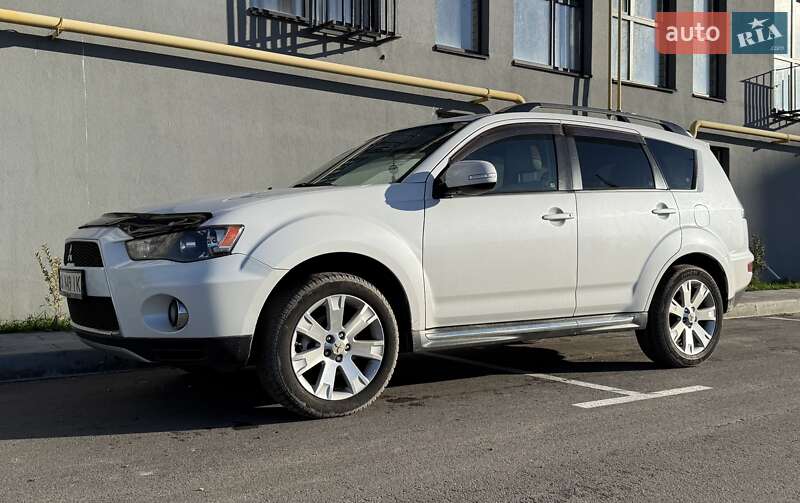 Позашляховик / Кросовер Mitsubishi Outlander XL 2011 в Черкасах