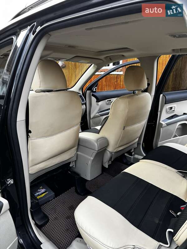 Внедорожник / Кроссовер Mitsubishi Outlander XL 2010 в Труханове