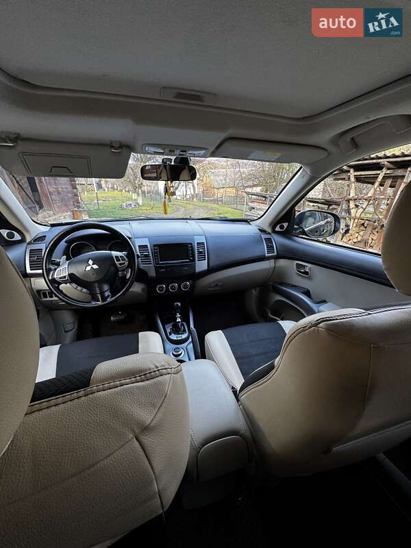 Внедорожник / Кроссовер Mitsubishi Outlander XL 2010 в Труханове