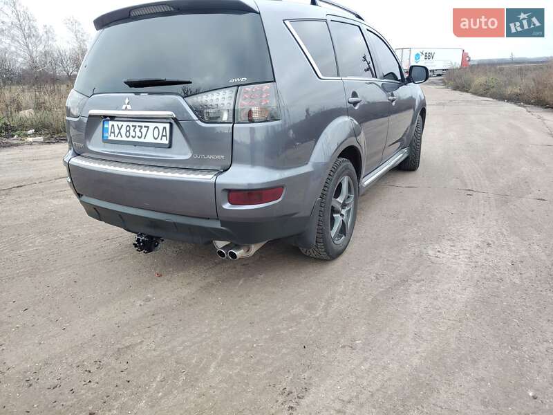 Внедорожник / Кроссовер Mitsubishi Outlander XL 2010 в Краснограде