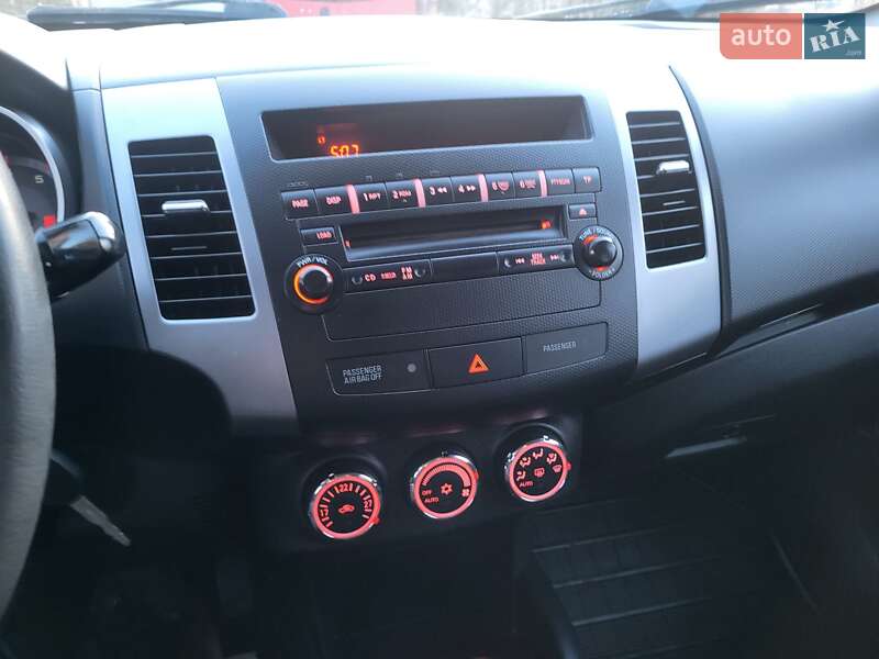 Внедорожник / Кроссовер Mitsubishi Outlander XL 2010 в Хмельницком