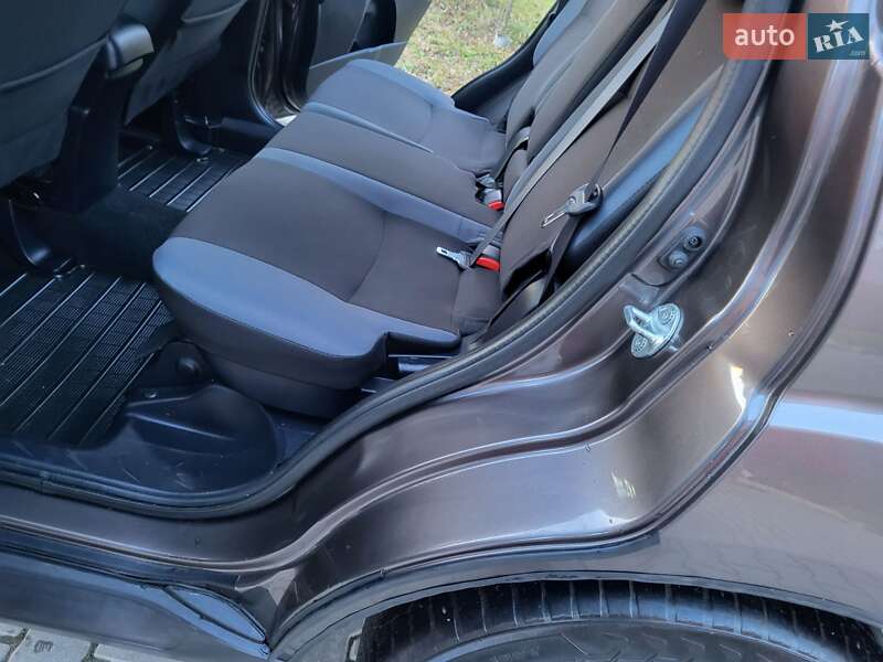 Внедорожник / Кроссовер Mitsubishi Outlander XL 2010 в Хмельницком