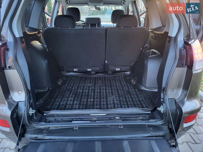 Внедорожник / Кроссовер Mitsubishi Outlander XL 2010 в Хмельницком