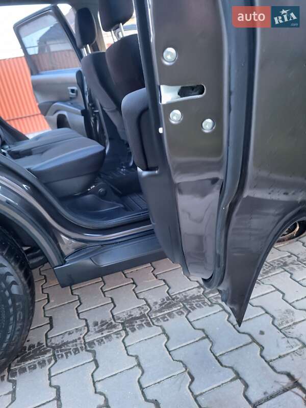 Внедорожник / Кроссовер Mitsubishi Outlander XL 2010 в Хмельницком