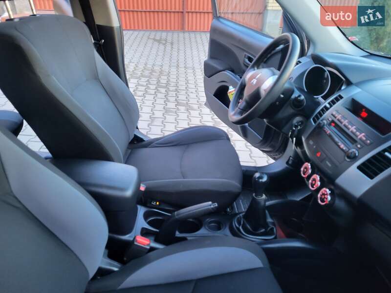 Внедорожник / Кроссовер Mitsubishi Outlander XL 2010 в Хмельницком