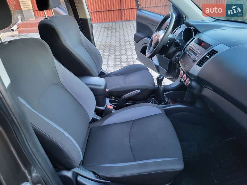 Внедорожник / Кроссовер Mitsubishi Outlander XL 2010 в Хмельницком