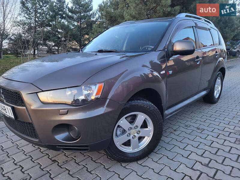 Внедорожник / Кроссовер Mitsubishi Outlander XL 2010 в Хмельницком
