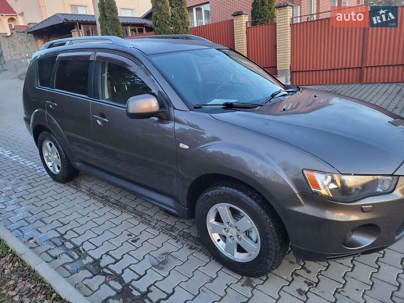 Внедорожник / Кроссовер Mitsubishi Outlander XL 2010 в Хмельницком
