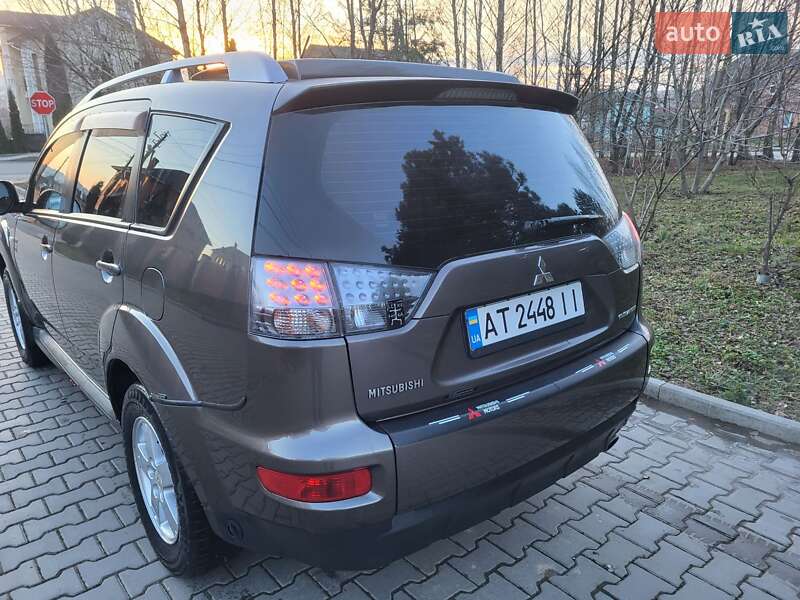 Внедорожник / Кроссовер Mitsubishi Outlander XL 2010 в Хмельницком