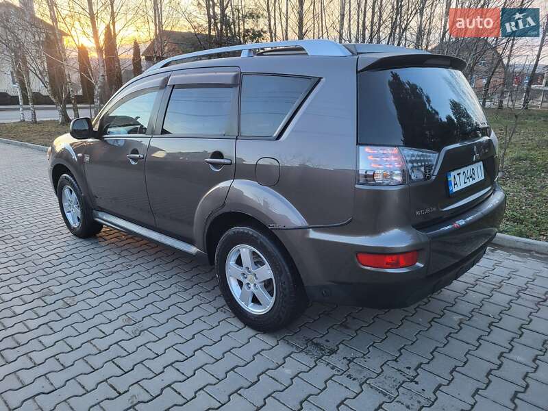 Внедорожник / Кроссовер Mitsubishi Outlander XL 2010 в Хмельницком