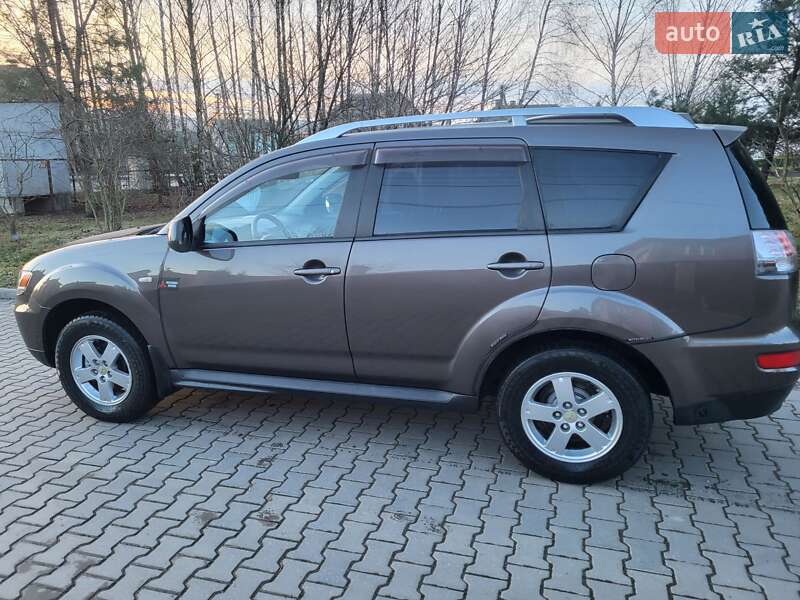 Внедорожник / Кроссовер Mitsubishi Outlander XL 2010 в Хмельницком