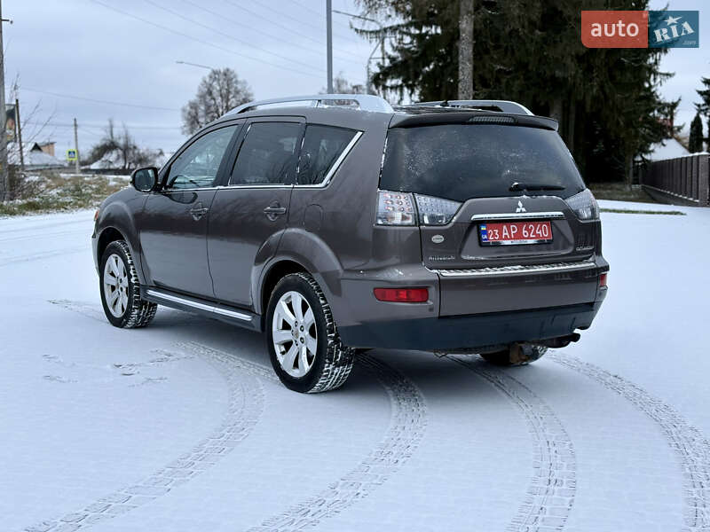 Внедорожник / Кроссовер Mitsubishi Outlander XL 2010 в Староконстантинове