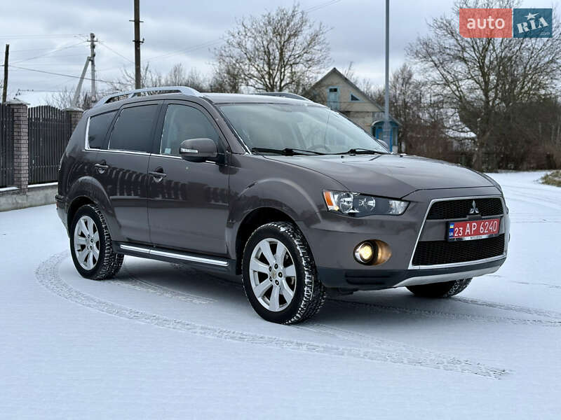 Внедорожник / Кроссовер Mitsubishi Outlander XL 2010 в Староконстантинове